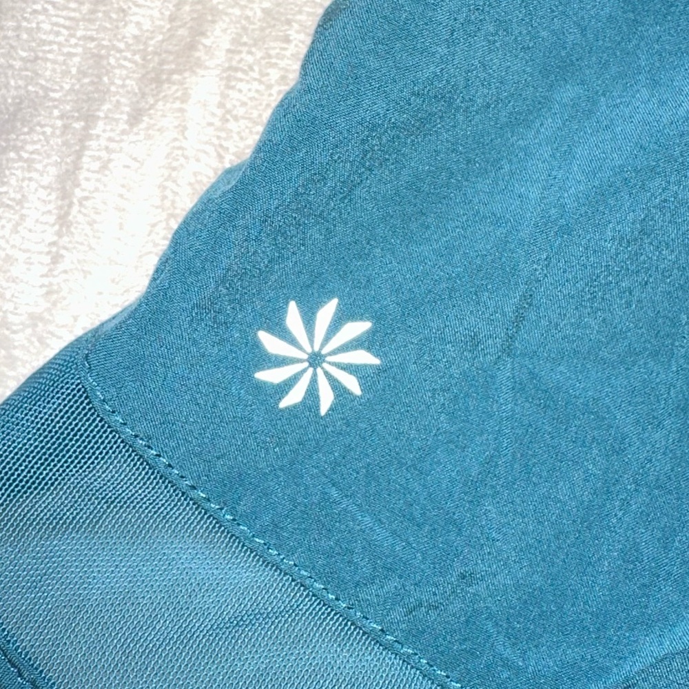 Athleta Mesh Racer Run Mid Rise 4 Short - Picture 3 of 4